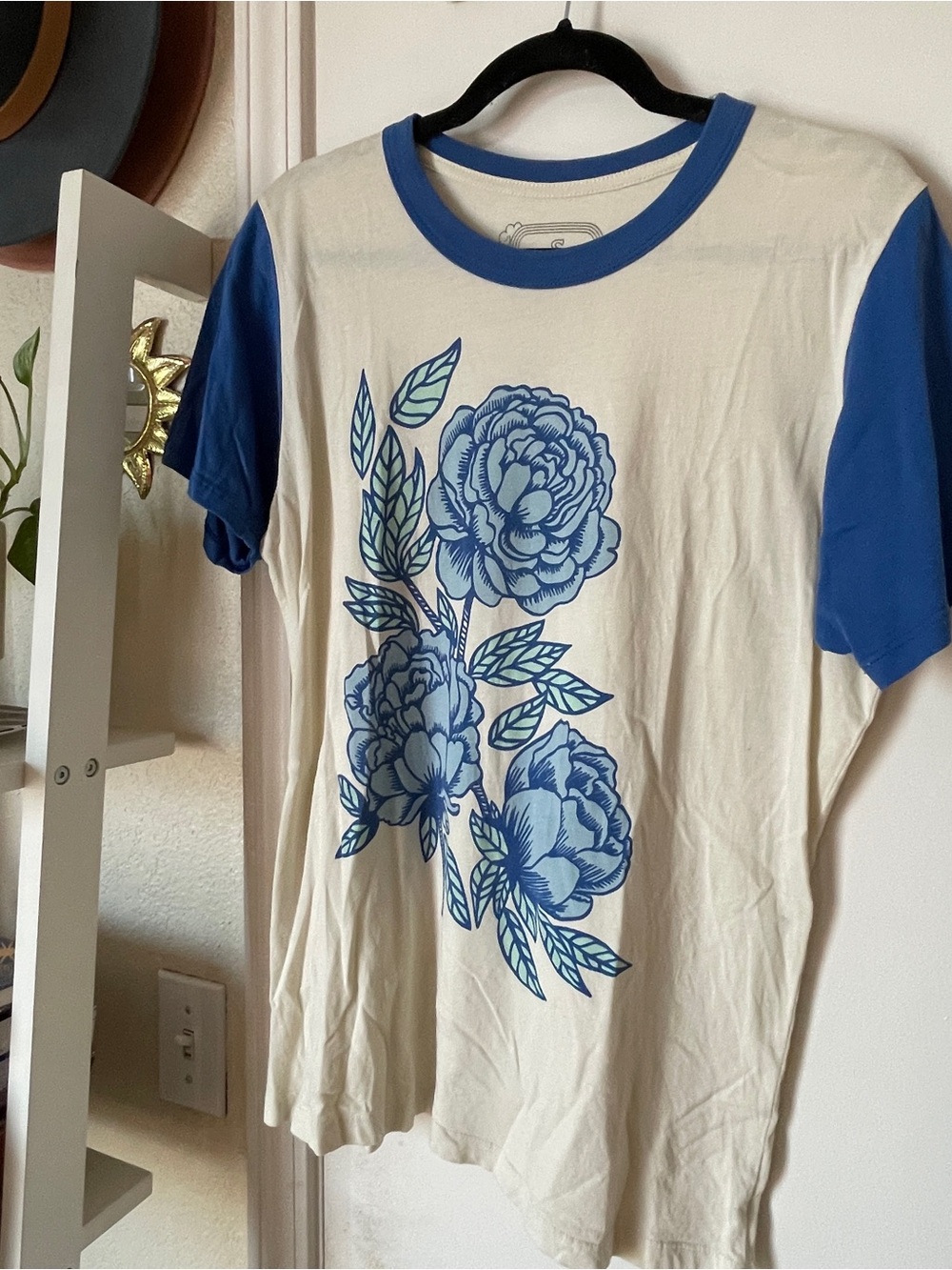 Big Bud Press rare floral print cream & royal blue short sleeve ringer tee sz S